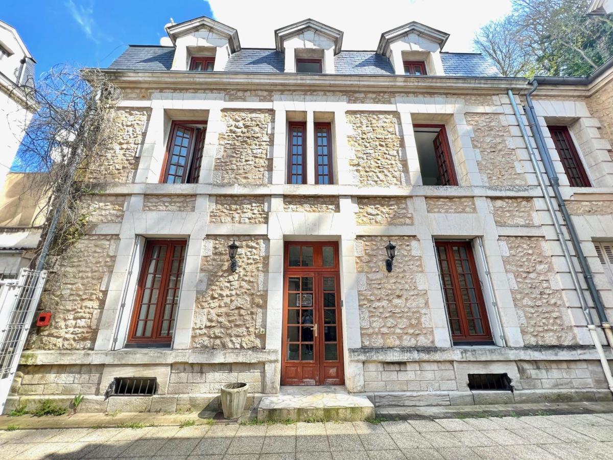 Le Melusine , A 50M De La Gare De Poitiers Appartement Buitenkant foto